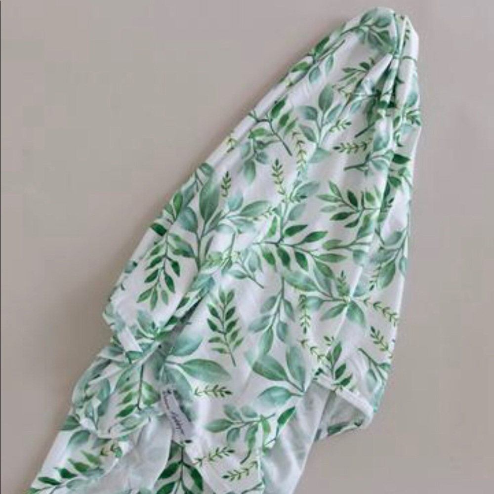 NWT Queen Maddyn “Willow” infant Swaddle